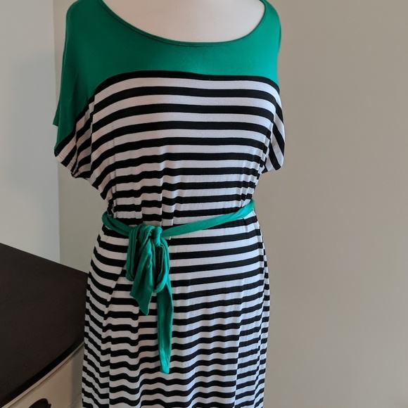 3 for $15 Cha cha vente black & white striped dress w green - Picture 2 of 4